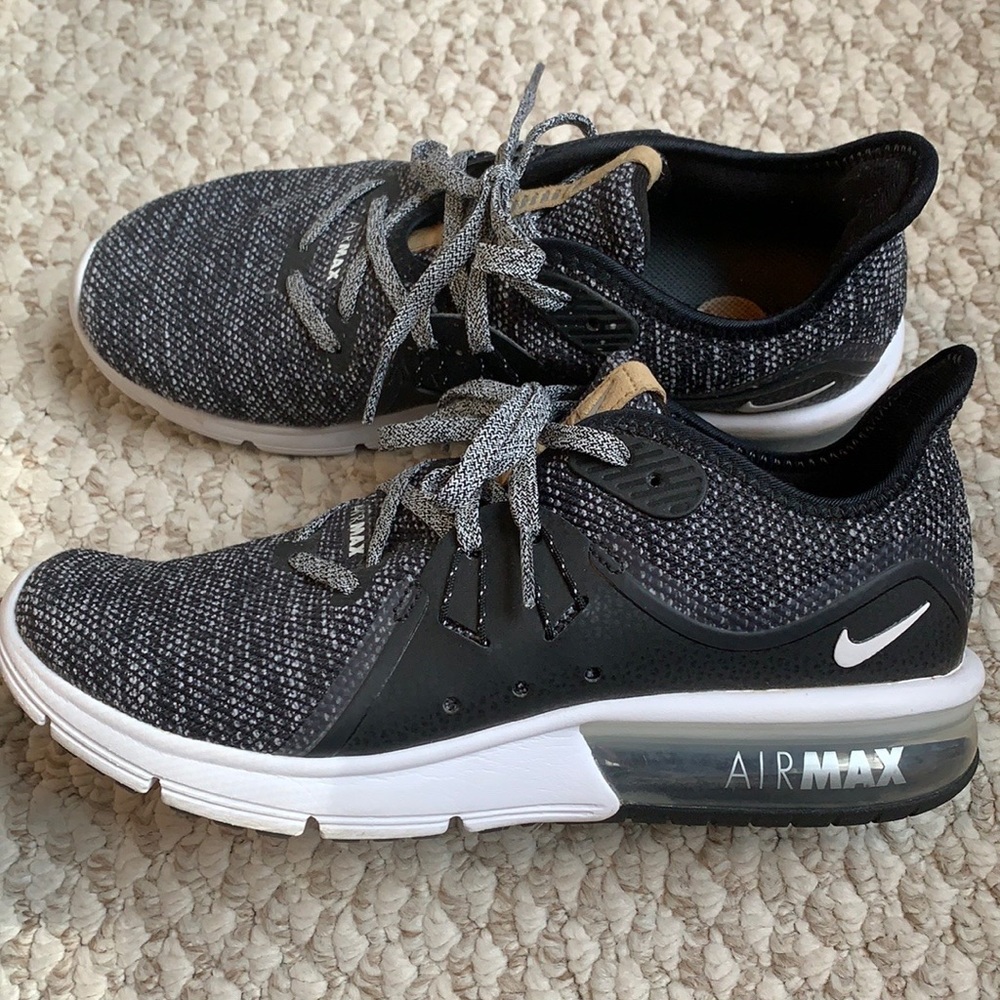 Black and grey Nike Air Max’s in great condition